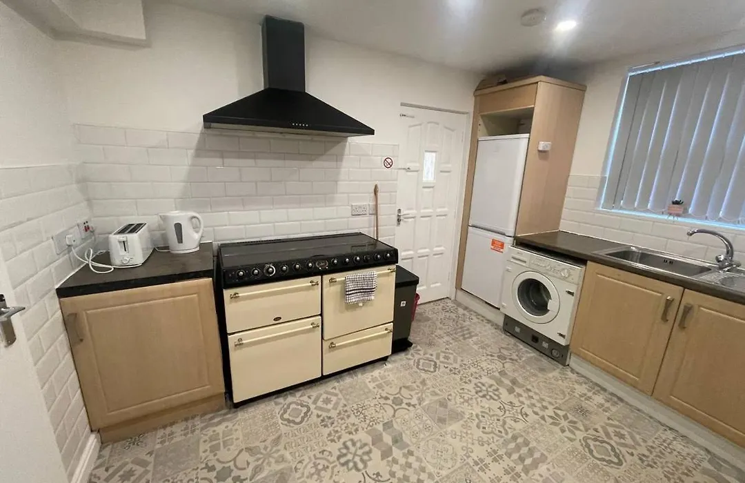 Joyous Private Room In City Centre-1