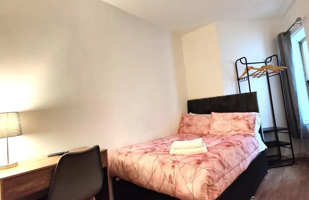 Liverpool Stays - City Centre Rooms With Shared Bathrooms-1