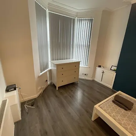 Joyous Private Room In City Centre-3