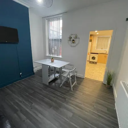 Joyous Private Room In City Centre-2