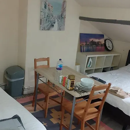 Townsend Studio/Rooms-2
